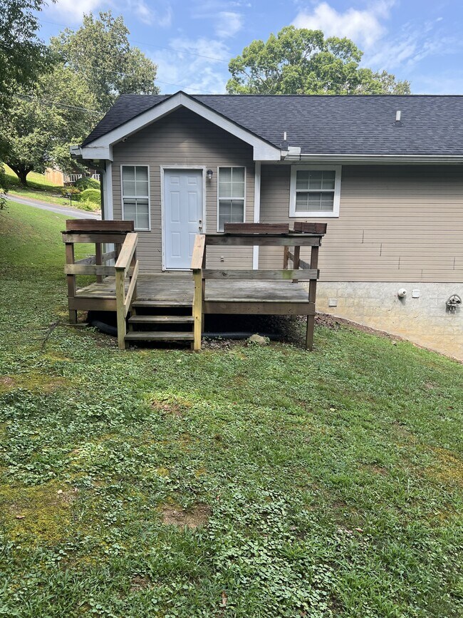 Foto del edificio - 1518 E Crane St