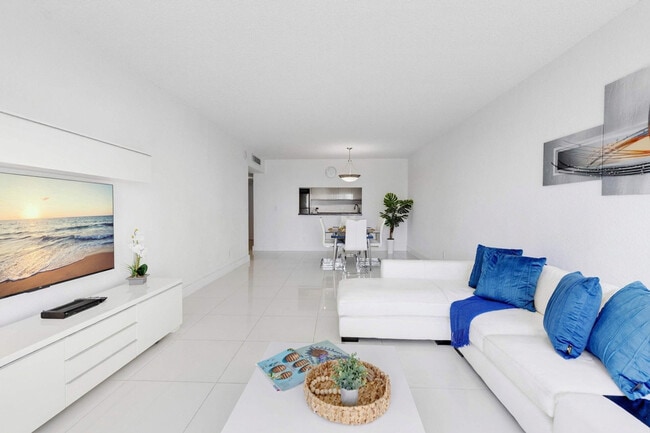 Foto del edificio - 19370 Collins Ave