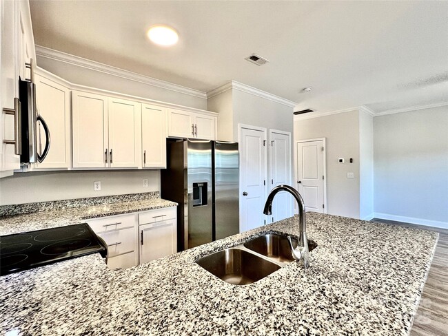 Building Photo - 2036 Summey Ave