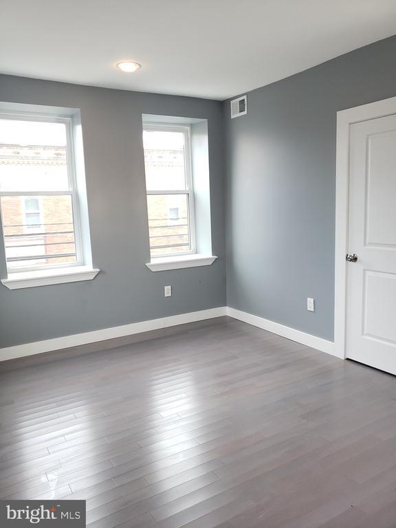 Foto del edificio - 5109 Woodland Ave