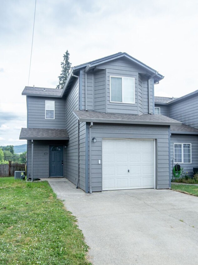 Primary Photo - Fully remodeled 3 Bedroom 2.5 Bath in Gast...
