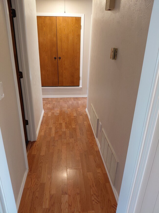 Foto del edificio - 3305 Lynbrook Dr