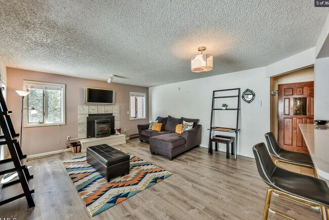 Building Photo - 145 Forest Trl