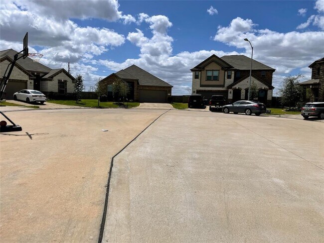 Building Photo - 5006 Pine Ridge Knoll Ct