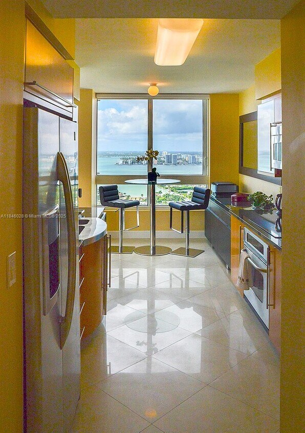 Primary Photo - 6365 Collins Ave