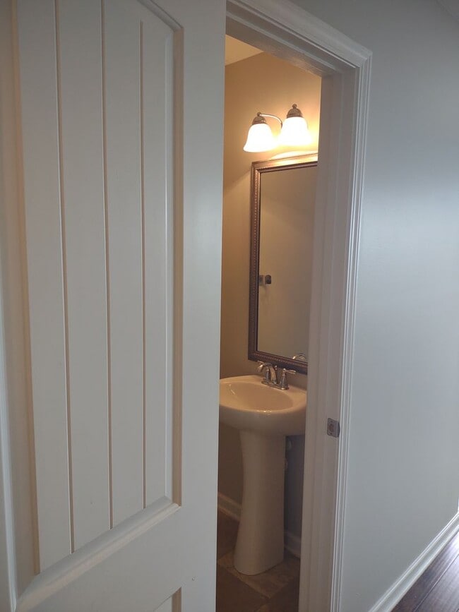 Building Photo - Boastingly Beautiful Four Bedroom Home in ...