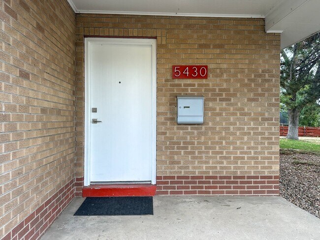 Photo - Beautifully Remodeled Duplex in Downtown L... House