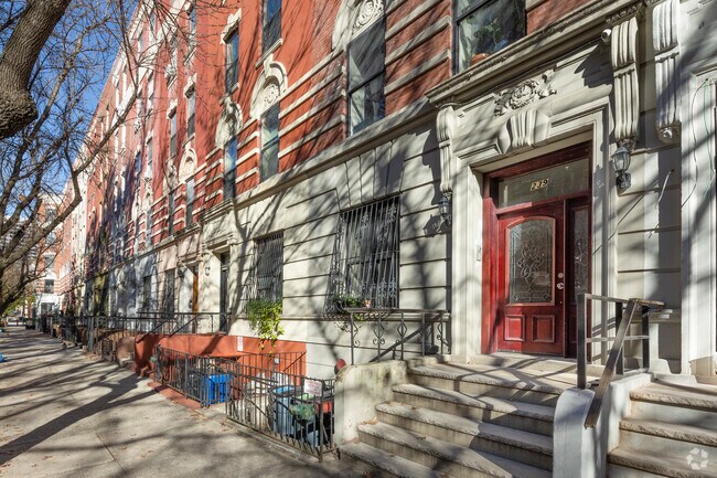Entrance - 239 W 137th St