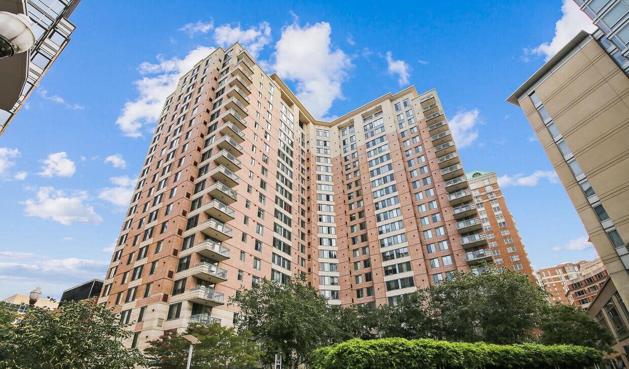 Foto principal - 851 N Glebe Rd