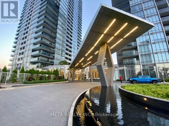 Photo du bâtiment - 88 Park Lawn Rd