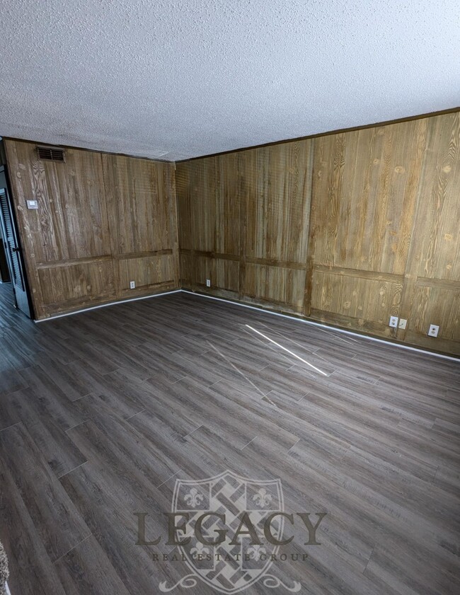 Building Photo - 1031 Harold Dr