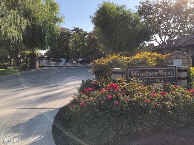 Building Photo - 3 br, 2 bath Condo - 1805 W Santa Ana Ave