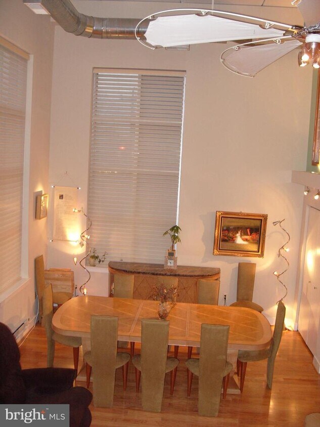 Foto principal - 8312 Fenton St