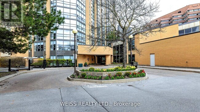 Photo du bâtiment - 131-131 Beecroft Rd