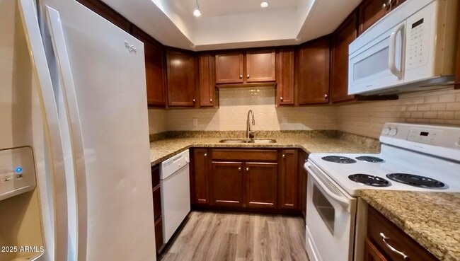 Foto del edificio - 1340 N Recker Rd