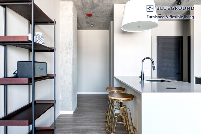 Foto del edificio - 939 W Washington Blvd