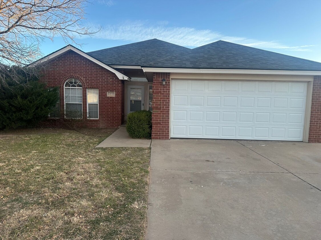 Foto principal - Beautiful 3 bedroom home in FISD