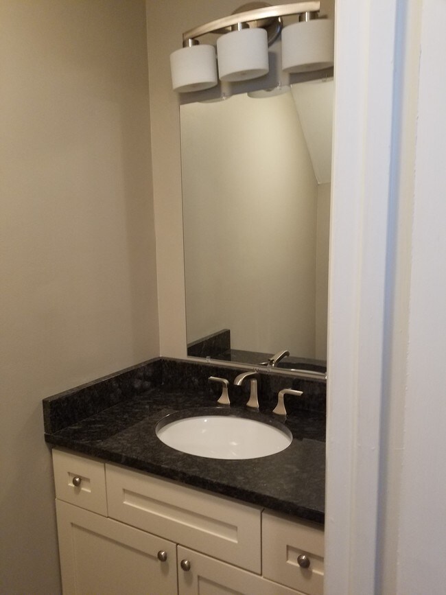 Tocador - 524 Wessinger St