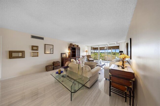 Foto del edificio - 800 Cypress Grove Dr