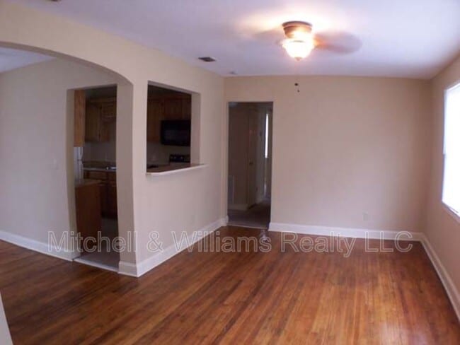 Building Photo - 3533 Pinecrest St