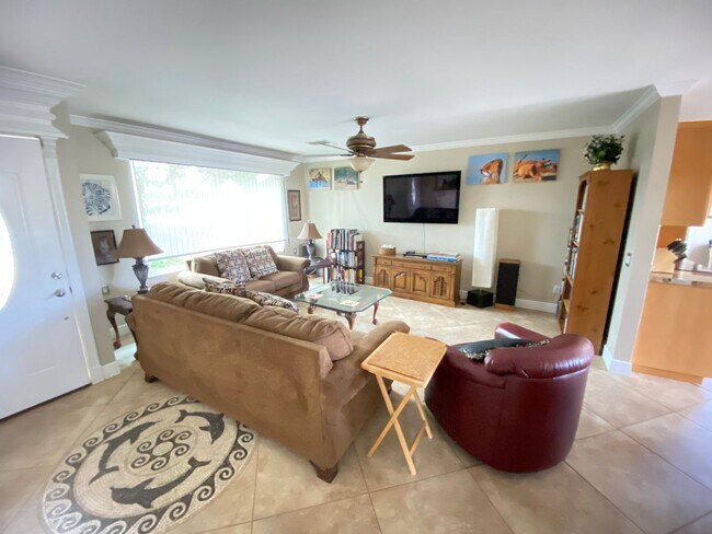 Building Photo - 561 Leisure World