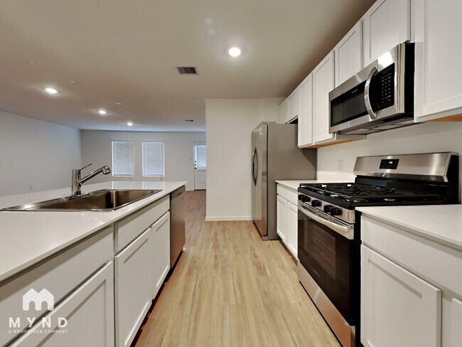 Building Photo - 21645 Balzola Ln