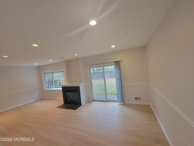 Building Photo - 22 Weller Pl