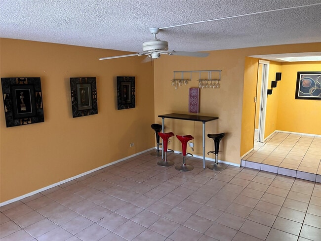 Building Photo - 3690 Inverrary Dr