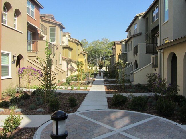 Foto del edificio - 2Bed/2.5Bath Sunnyvale Townhouse