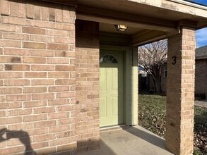 Building Photo - 121 Cambridge Dr