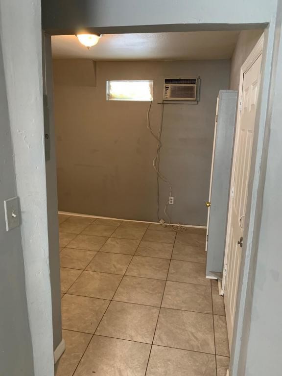 Building Photo - 418 E Amelia #G