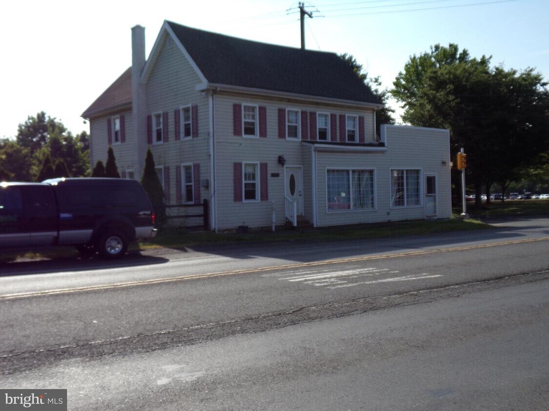Foto del edificio - 5885 Easton Rd