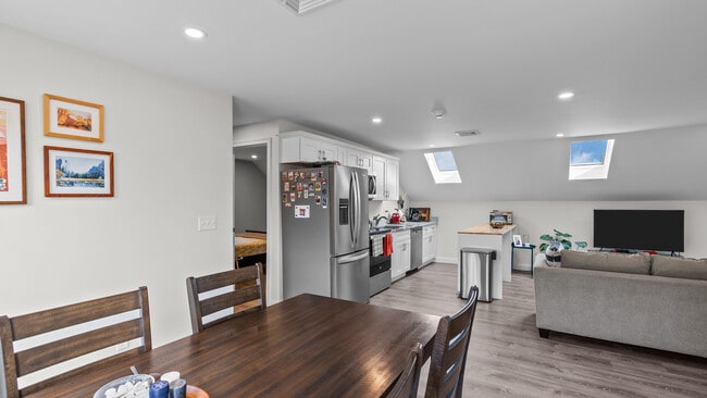 Building Photo - 120 Pitman St