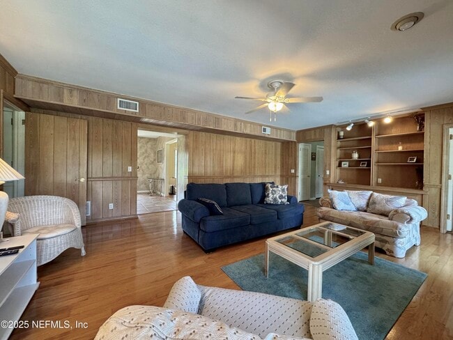 Building Photo - 7540 Hollyridge Rd