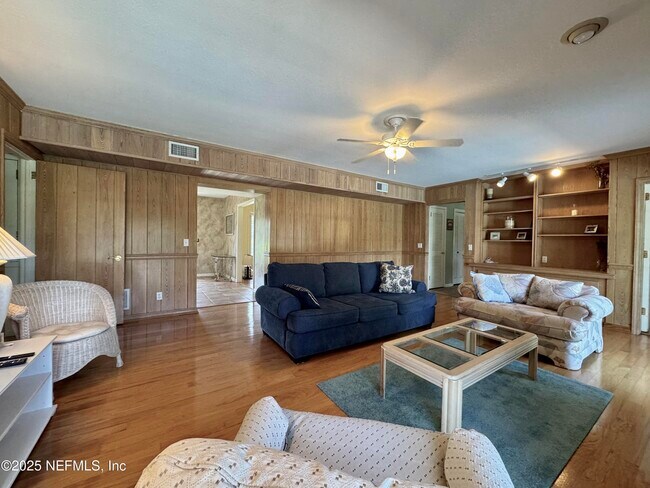 Foto del edificio - 7540 Hollyridge Rd