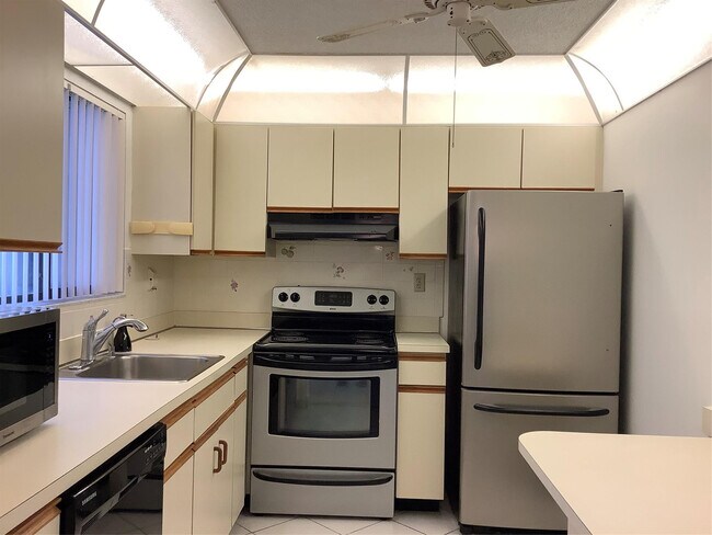 Foto del edificio - 15126 Ashland St
