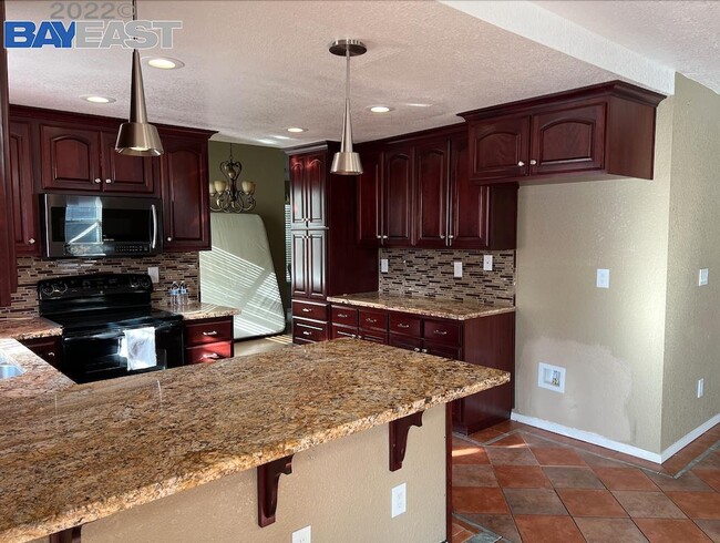 Building Photo - 1027 Munchkin Dr