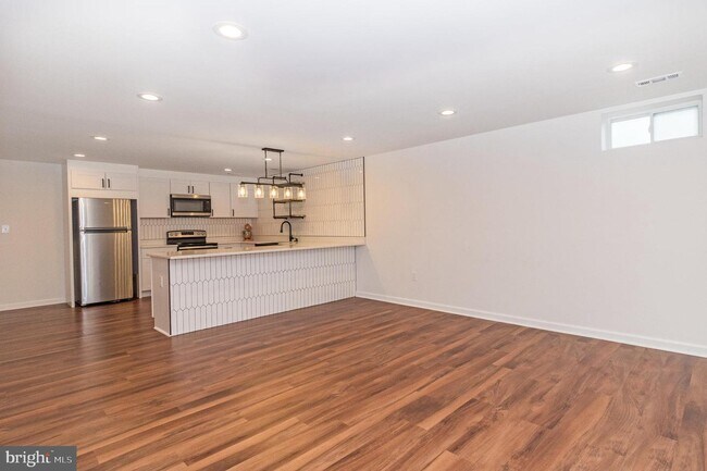 Foto del edificio - 4802 Hicks Dr