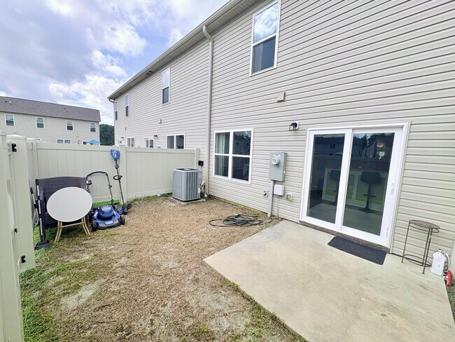 Foto del edificio - 456 Sullivan Loop Rd