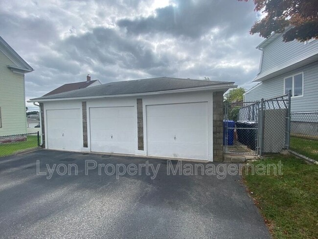 Building Photo - 171 Lyon Ave
