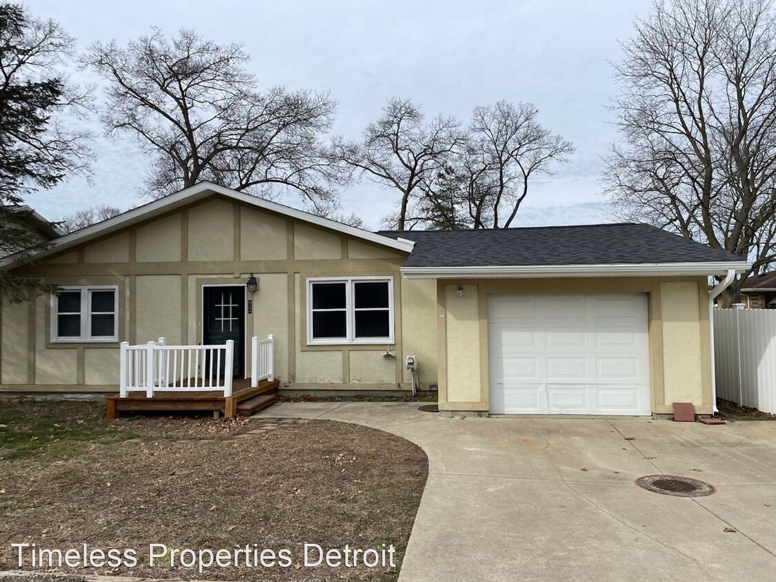 Primary Photo - 4 br, 2 bath House - 8244 W Q Ave