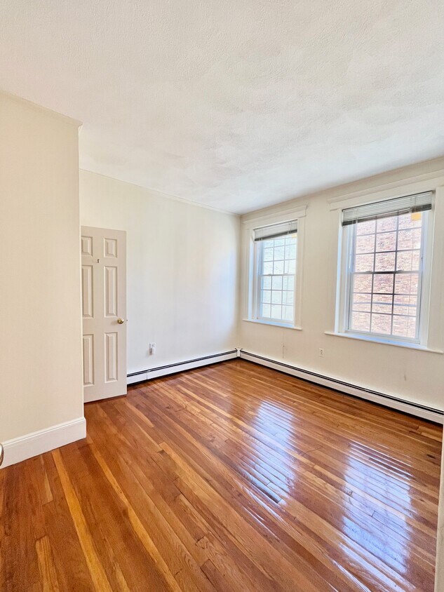 Primary Photo - 1625 Commonwealth Ave