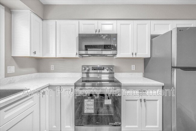 Building Photo - 4909 SE 71st Ave