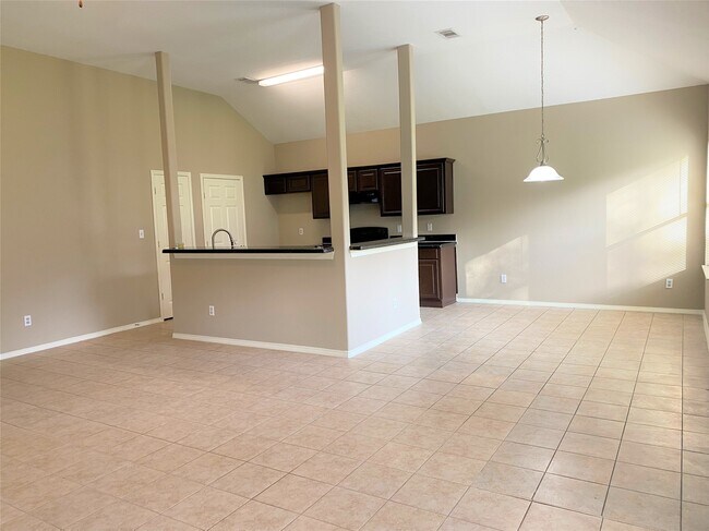 Building Photo - 9104 N Green River Dr