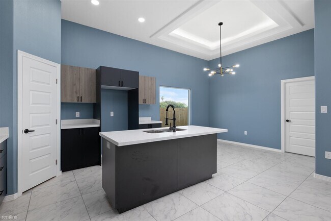 Foto del edificio - 3 br, 2 bath House - 2213 San Charbel St 2213