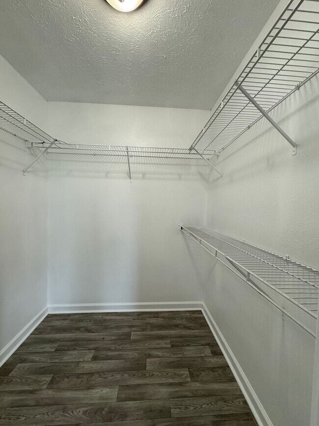 Building Photo - Country living with this large 3 bedroom 2...
