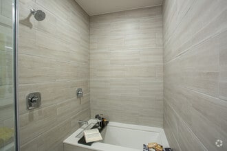 1BR, 1BA - 828 SF - The Grand at the Domain