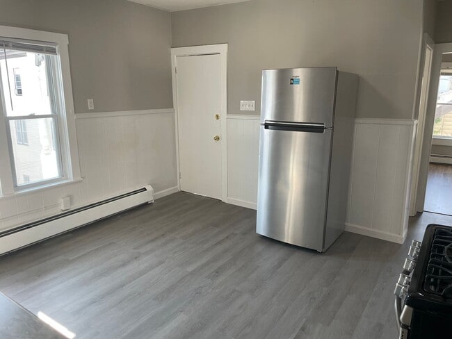 Building Photo - 4 Church St