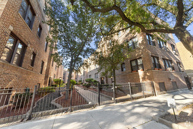 Building Photo - 3720 N Pine Grove Ave