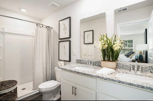 Foto del edificio - 319-323 Honeystone St